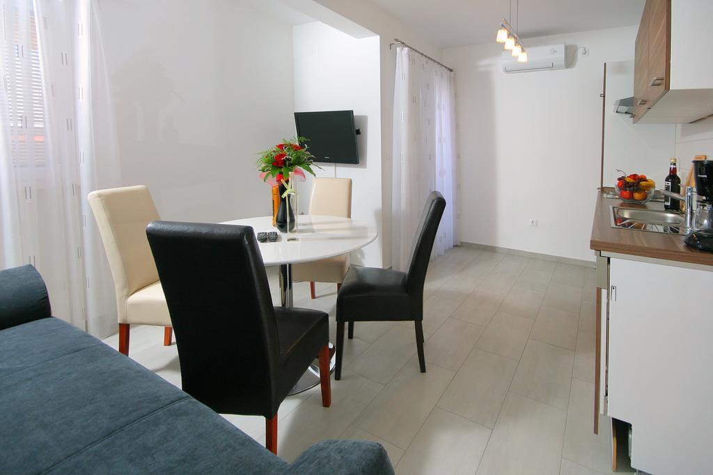 Apartmani Mane Apartment *